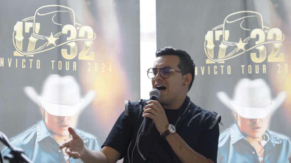 El cantante colombiano Yeison Jiménez durante una rueda de prensa el 29 de febrero de 2024 en Medellín (Colombia).