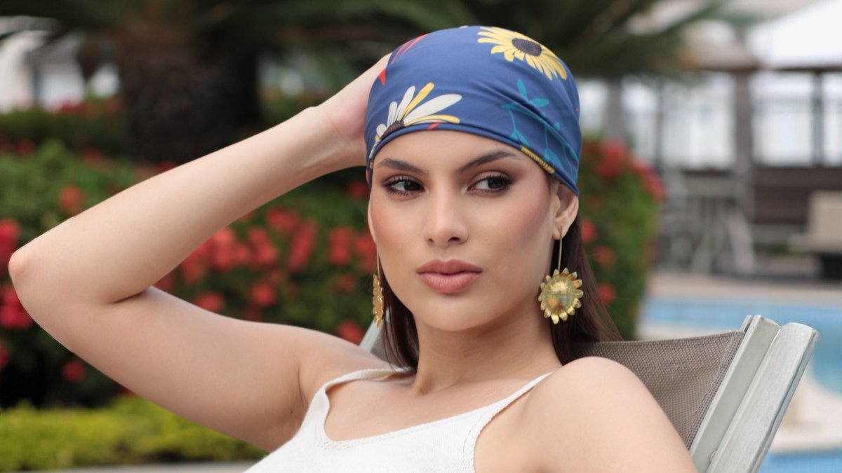 Un pañuelo bien elegido puede convertirse en el punto focal del outfit.