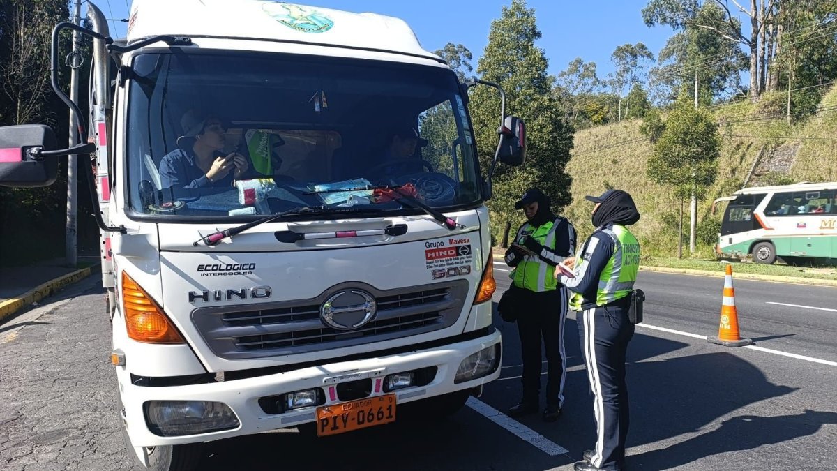 El transporte pesado no puede circular de 06:00 a 10:00 en la Ruta Viva y Simón Bolívar