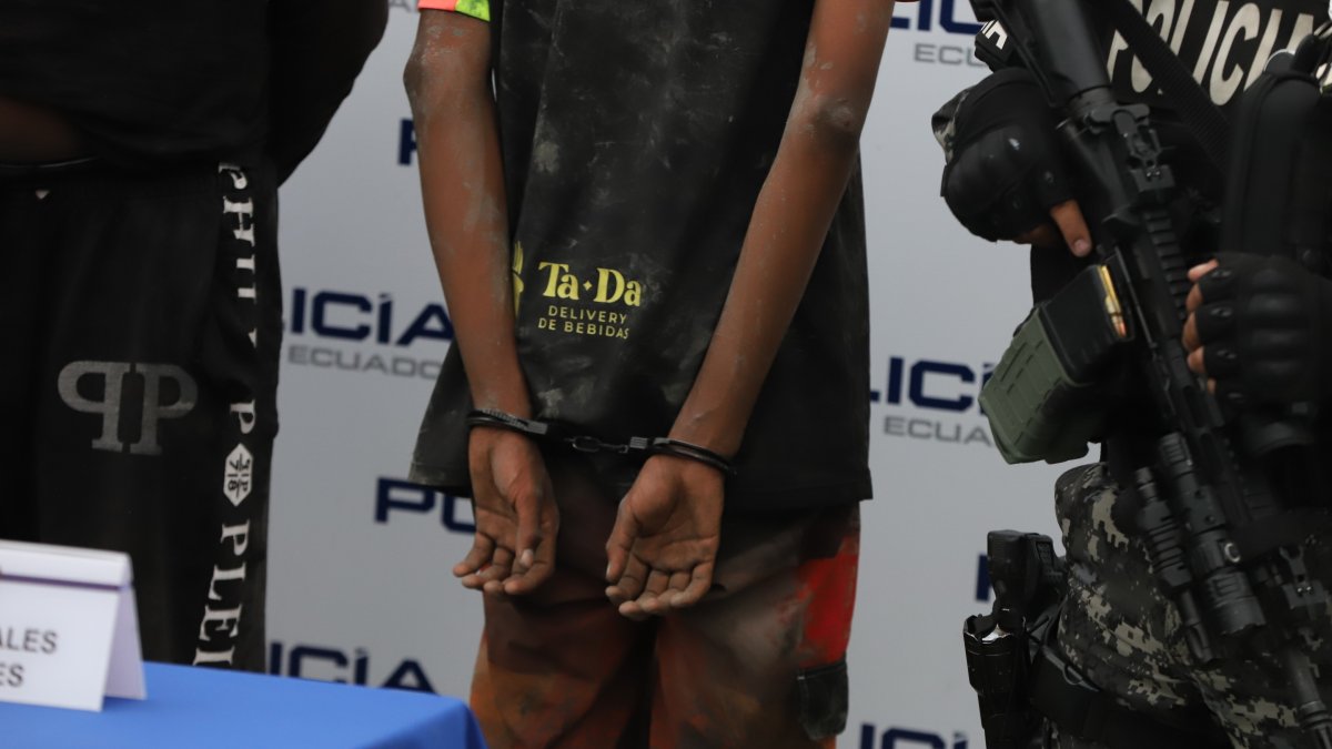 La Policía Nacional detuvo a cuatro presuntos integrantes de la banda criminal Los Lagartos, implicados en una balacera en el Guasmo.