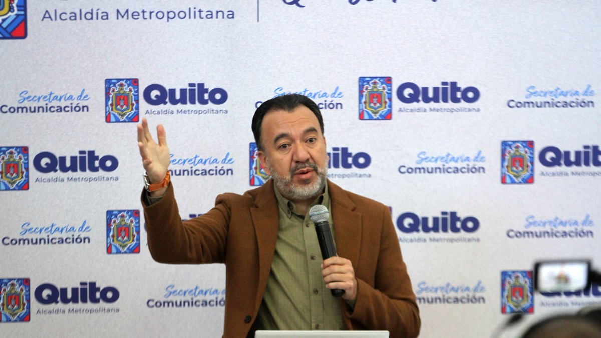 Referencia. El alcalde de Quito rechazó la colocación de propaganda electoral en el Coliseo de Calderón.