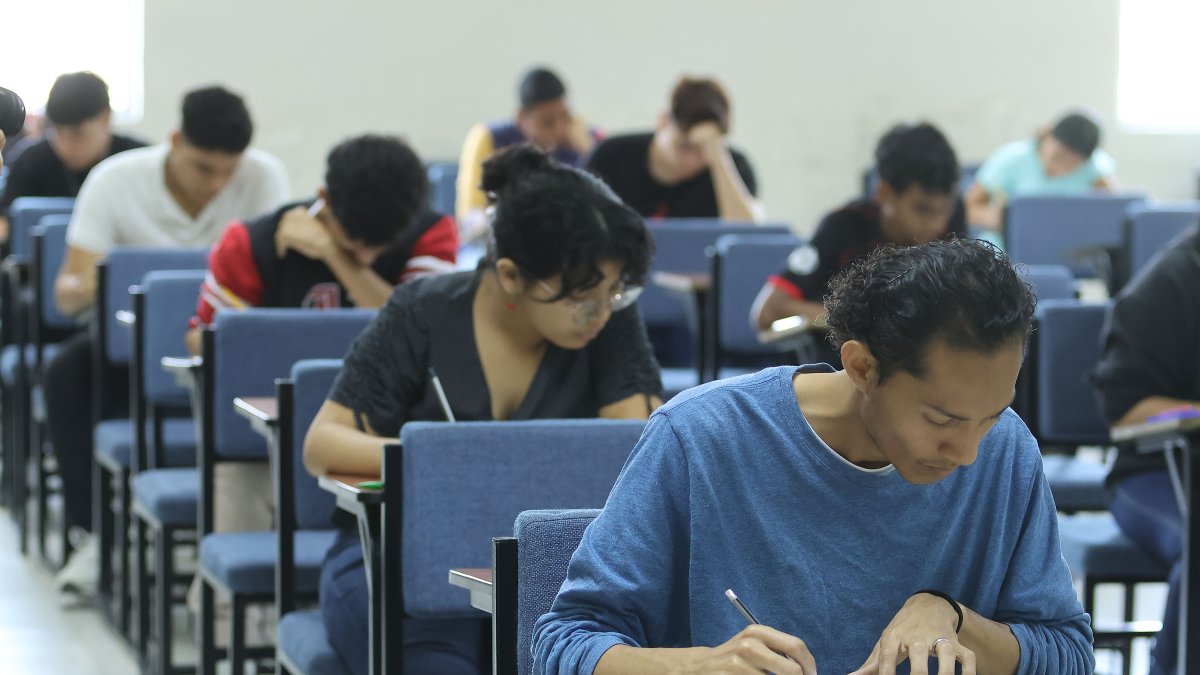 El examen tiene una duración aproximada de 1 hora y 45 minutos y evalúa conocimientos y aptitudes en Matemáticas, Química, Física y Ciencias para el Arte.