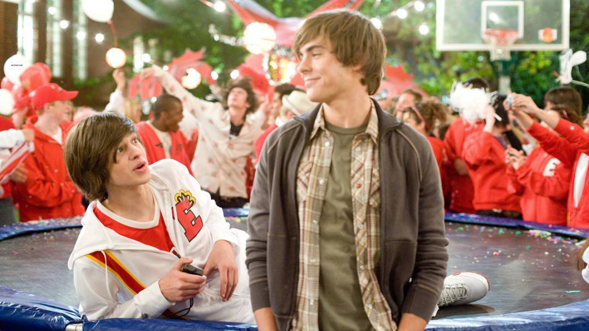 Matt Prokop (izquierda) junto a Zac Efron en una escena de High School Musical 3.
