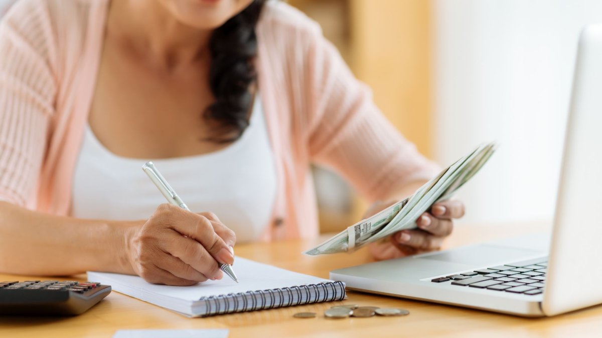 Especialistas advierten que planificar ingresos, diferenciar gastos e inversión y revisar deudas permite enfrentar 2026 con mayor estabilidad