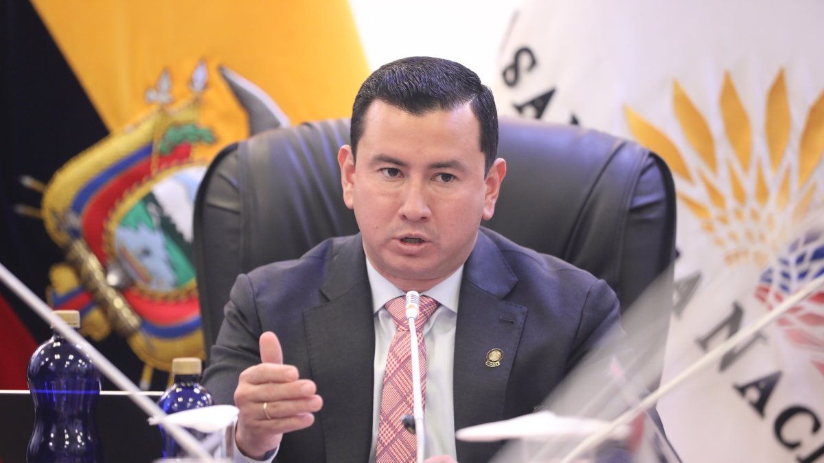 El presidente de la Comisión de Fiscalización, el oficialista Ferdinan Álvarez.