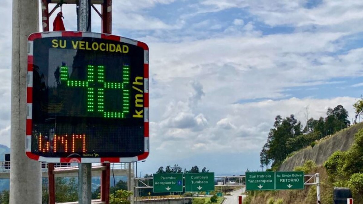 El Municipio colocó seis nuevos radares educativos en las  av. Simón Bolívar y Ruta Viva.