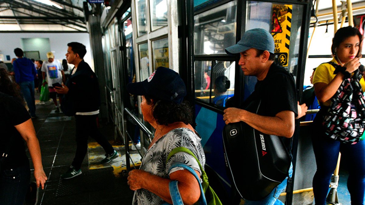 El sistema de transporte masivo Recreovía conecta a sectores del noroeste con el centro y sur de Guayaquil.
