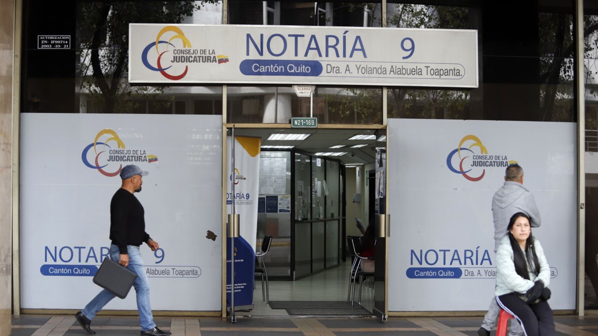 Sistema. Los notarios son funcionarios auxiliares del sistema judicial.