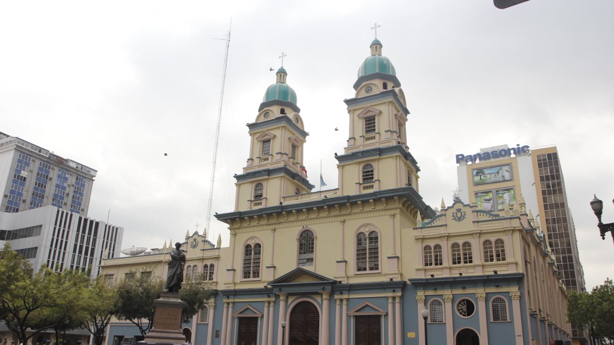 La iglesia de san Francisco, en el centro de Guayaquil, es un lugar de peregrinación en este Año Jubilar