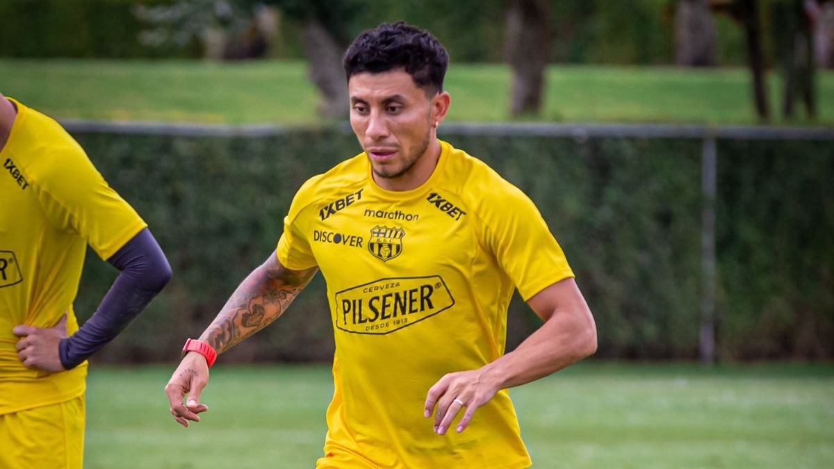 Joao Rojas entrenando en Quito en la pretemporada 2026.