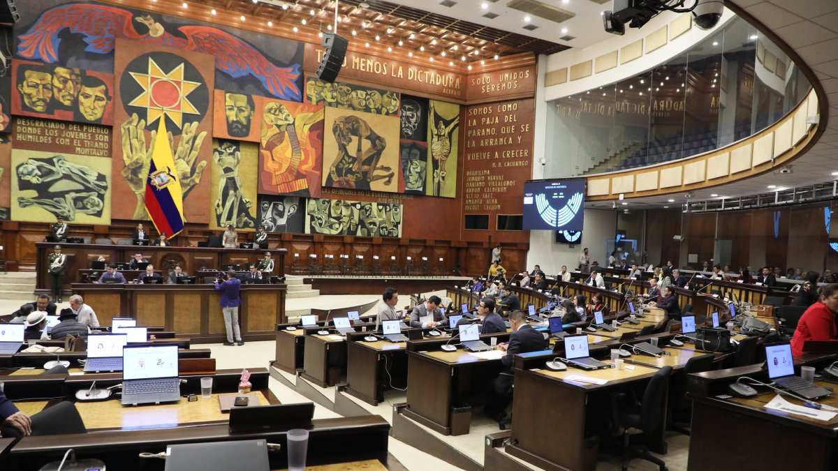 Los titulares de la Comisión del Derecho a la Salud y Deporte, y de Fiscalización y Control Político no se pronunciaron sobre las contrataciones de CNT.