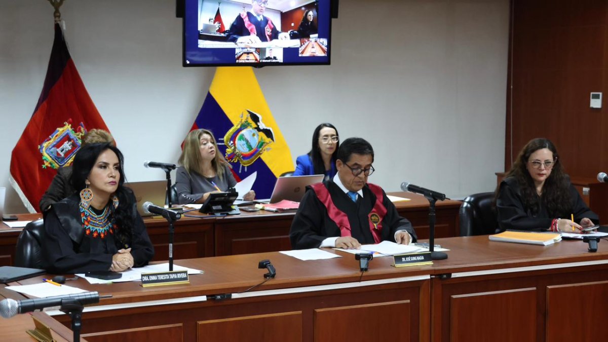 El 12 de enero fue el último pleno presidido por José Suing, quien renunció a su cargo.