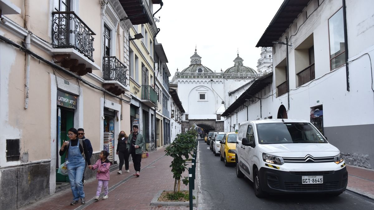 La restricción vehicular del Pico y placa en Quito aplica de lunes a viernes y en dos horarios.