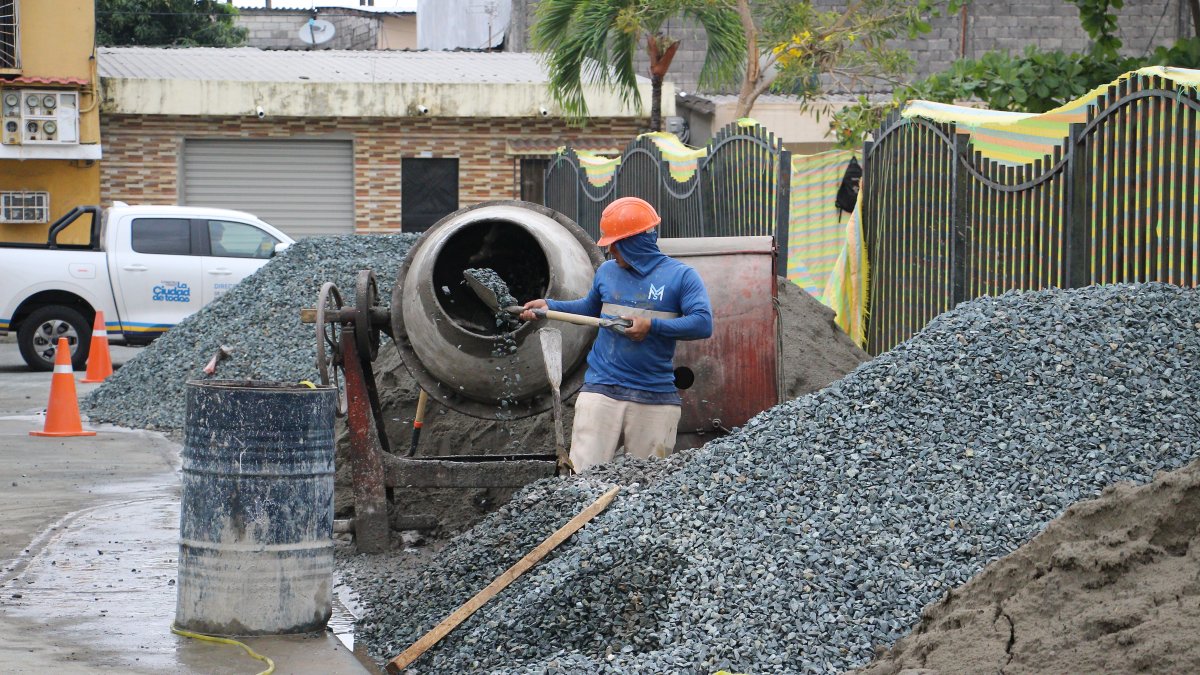 En la manzana 1364 de Los Vergeles se ha iniciado la construcción de uno de los nuevos parques que tendrá la ciudad, según informó el Cabildo. Se espera que todos estén listos en un plazo de 4 meses.