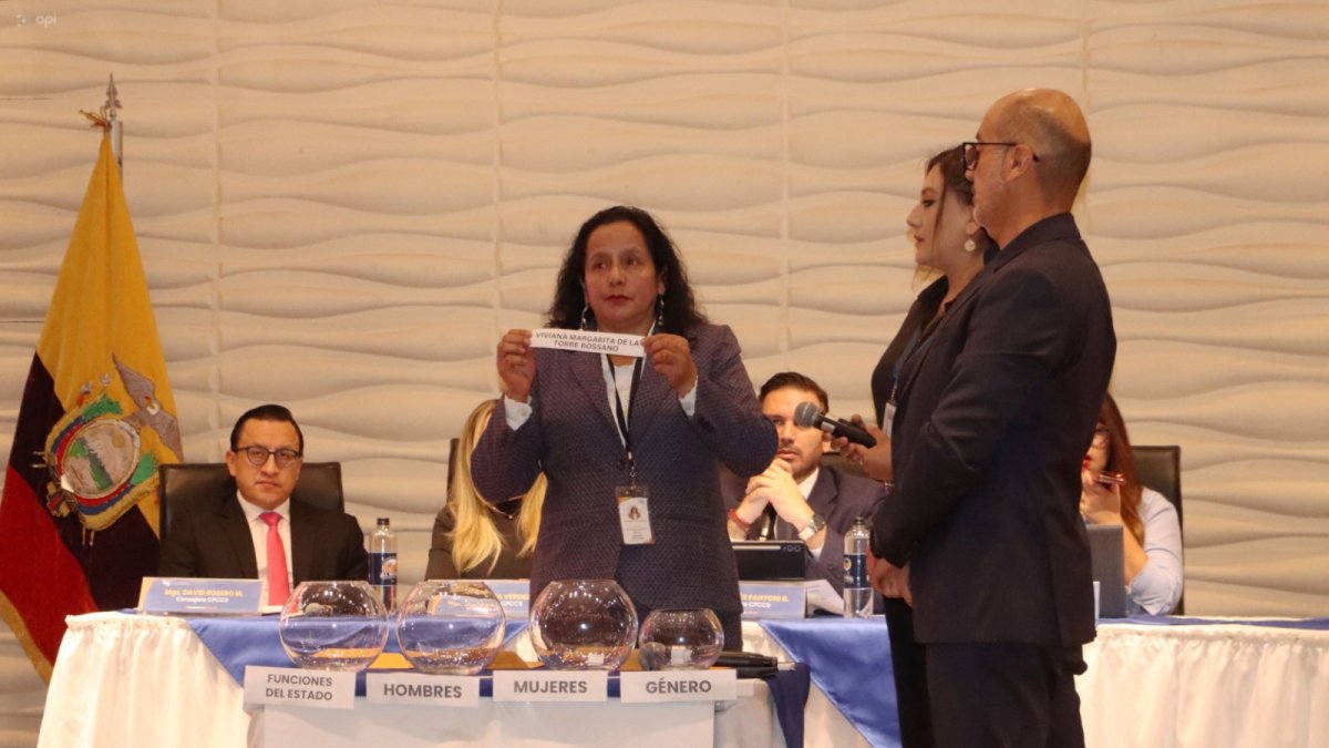 Los veedores ciudadanos y un notario público participaron del sorteo de los miembros de la Comisión Ciudadana de Selección.