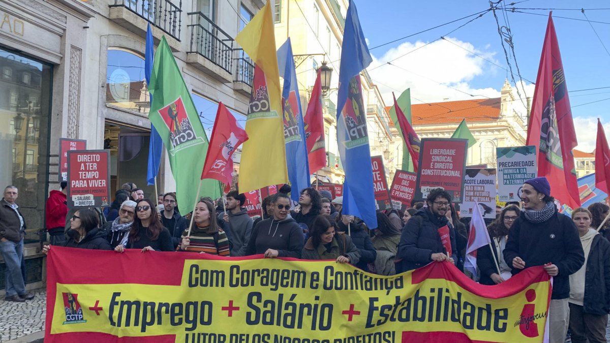 La Confederación General de los Trabajadores Portugueses-Intersindical Nacional (CGTP-IN) convoca una manifestación contra el proyecto de reforma laboral en Portugal.