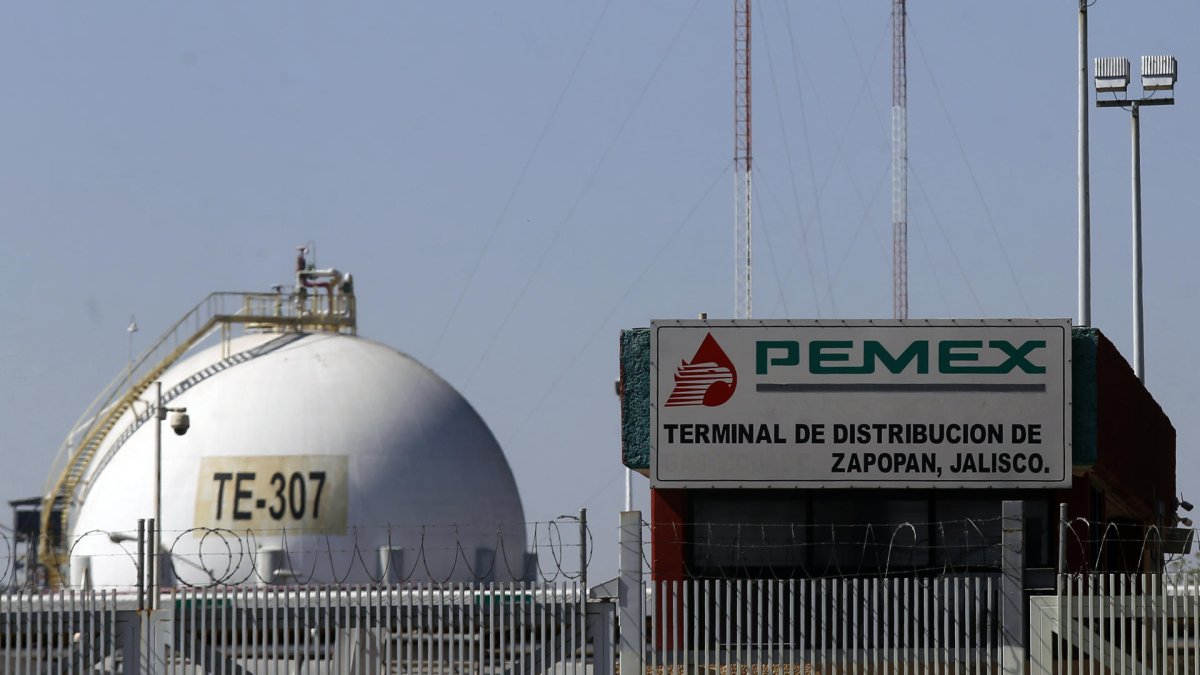 Un centro de distribución de combustibles de Petróleos Mexicanos (PEMEX) en la ciudad de Zapopan, estado de Jalisco (México).