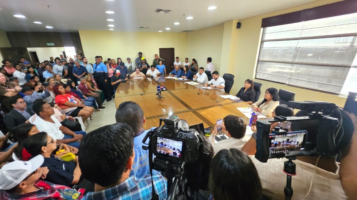 El alcalde Tamariz presidió la sesión del Concejo en la que se decidió revertir la polémica venta de las 93 hectáreas.