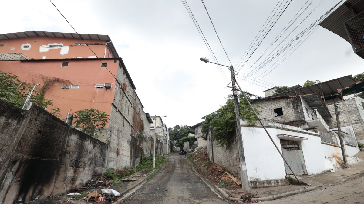 En este punto de la cooperativa 12 de Octubre está la pared que divide a Ceibos Norte y Mapasingue Oeste.