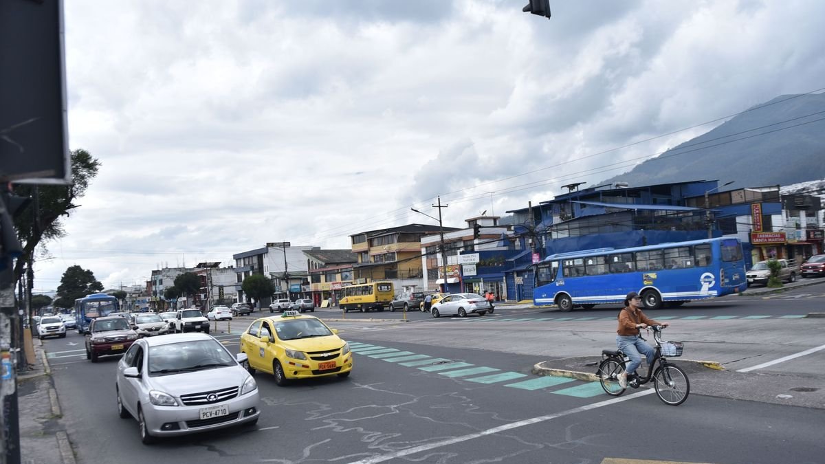 La restricción del Pico y placa rige en dos horarios en Quito.
