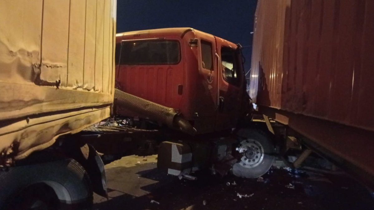El accidente de tránsito en la vía a Daule involucró a dos tráileres, la madrugada de este jueves 15 de enero.