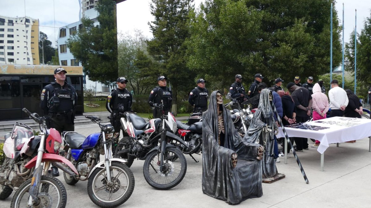 Además del altar donde se veneraba a la Santa Muerte, se encontró sustancias sujetas a fiscalización.