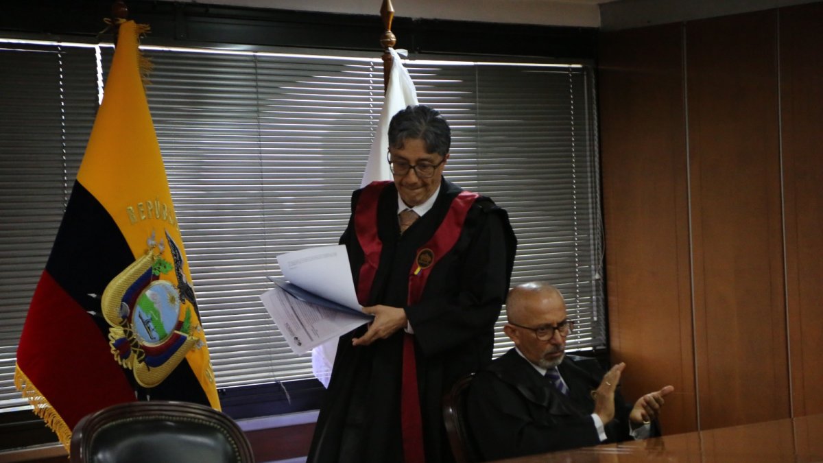 Marco Rodríguez (de pie) y Alejandro Arteaga son los titulares encargados de la Corte Nacional de Justicia.