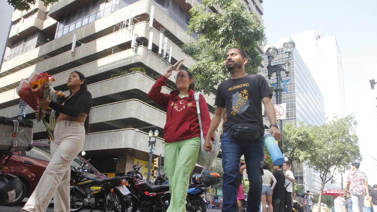 El plan urbanístico comprende un tramo de la avenida 9 de Octubre, en el centro de Guayaquil.