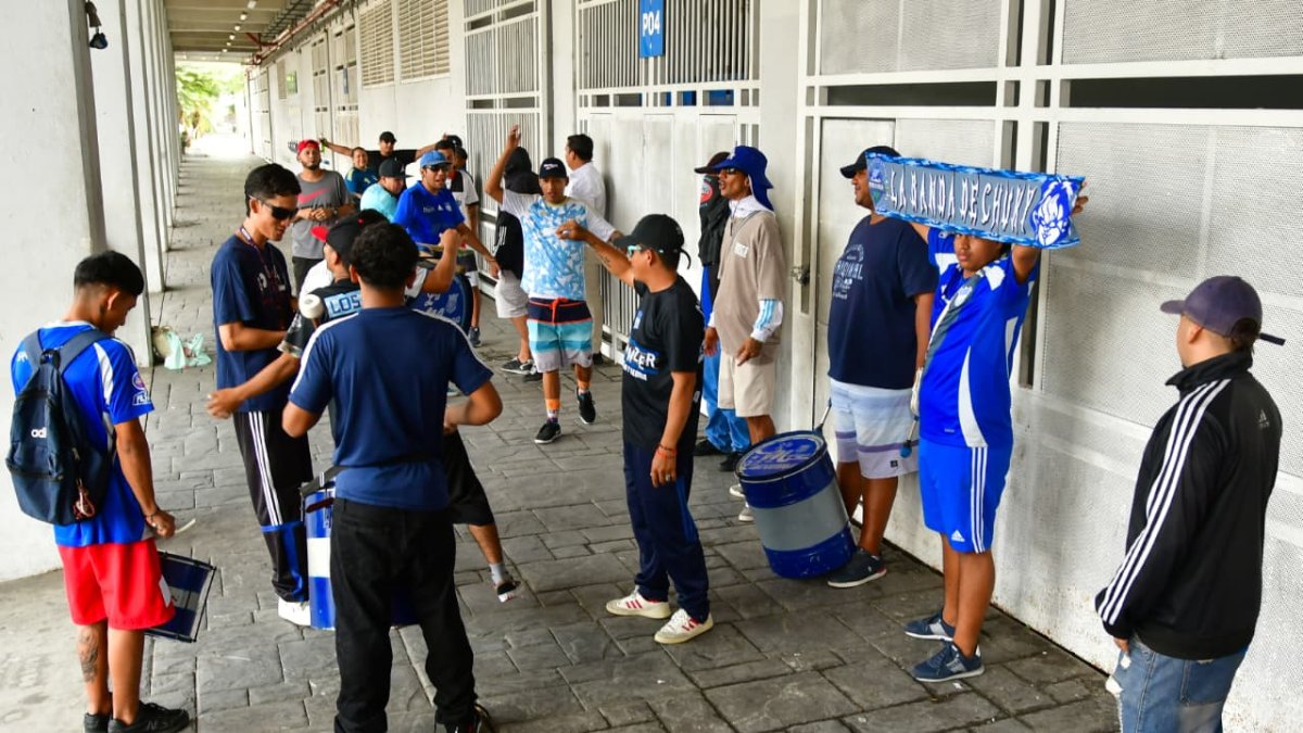 La crisis institucional mantiene a Emelec con sanciones deportivas y sin posibilidad de fichar refuerzos.