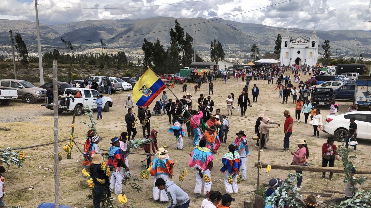 Comunidad. El encuentro de los caporales transmiten saberes, símbolos y organización comunitaria a las nuevas generaciones.