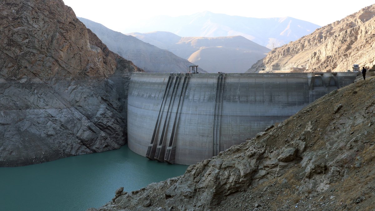 Sequía. La presa Amir-Kabir muestra signos evidentes de sequía en la provincia de Elburz, norte de Irán. Un problema que ha movilizado a la población.