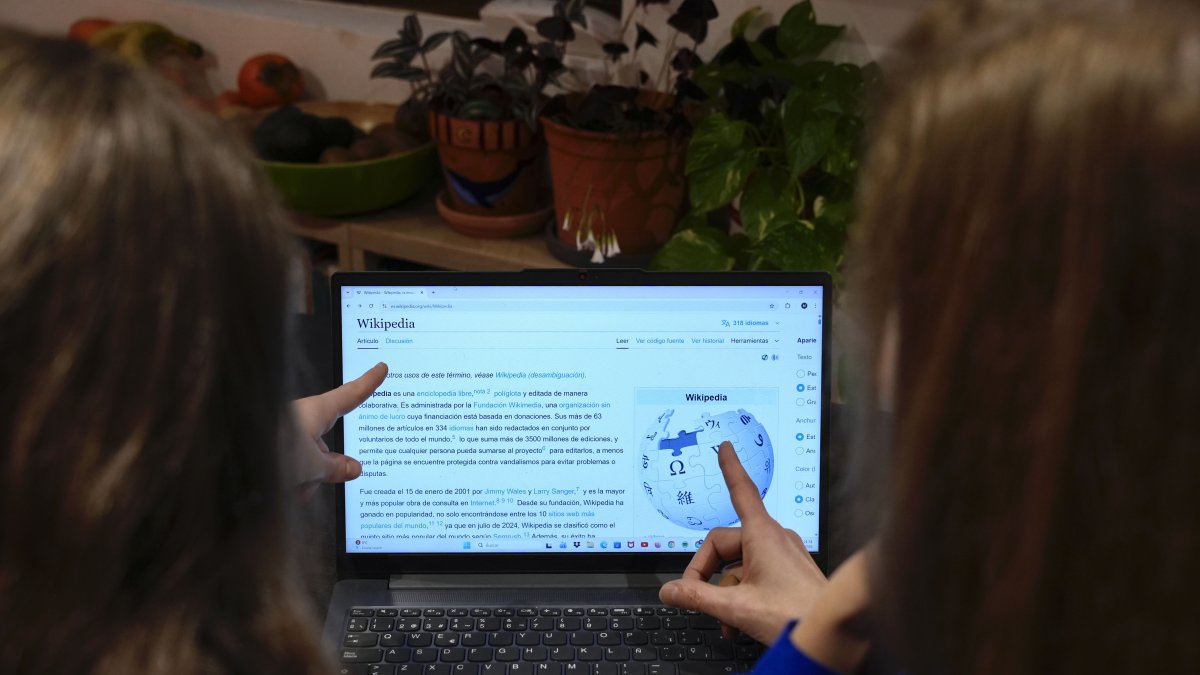 Web. La Wikipedia se edita en más de 300 idiomas y acumula ya más de 60 millones de artículos.