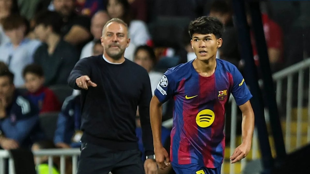 Hansi Flick, DT del Barça, está molesto con Dro Fernández.