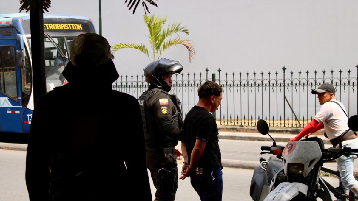 Operativo en la Bahía de Guayaquil deja un detenido por presunto robo.