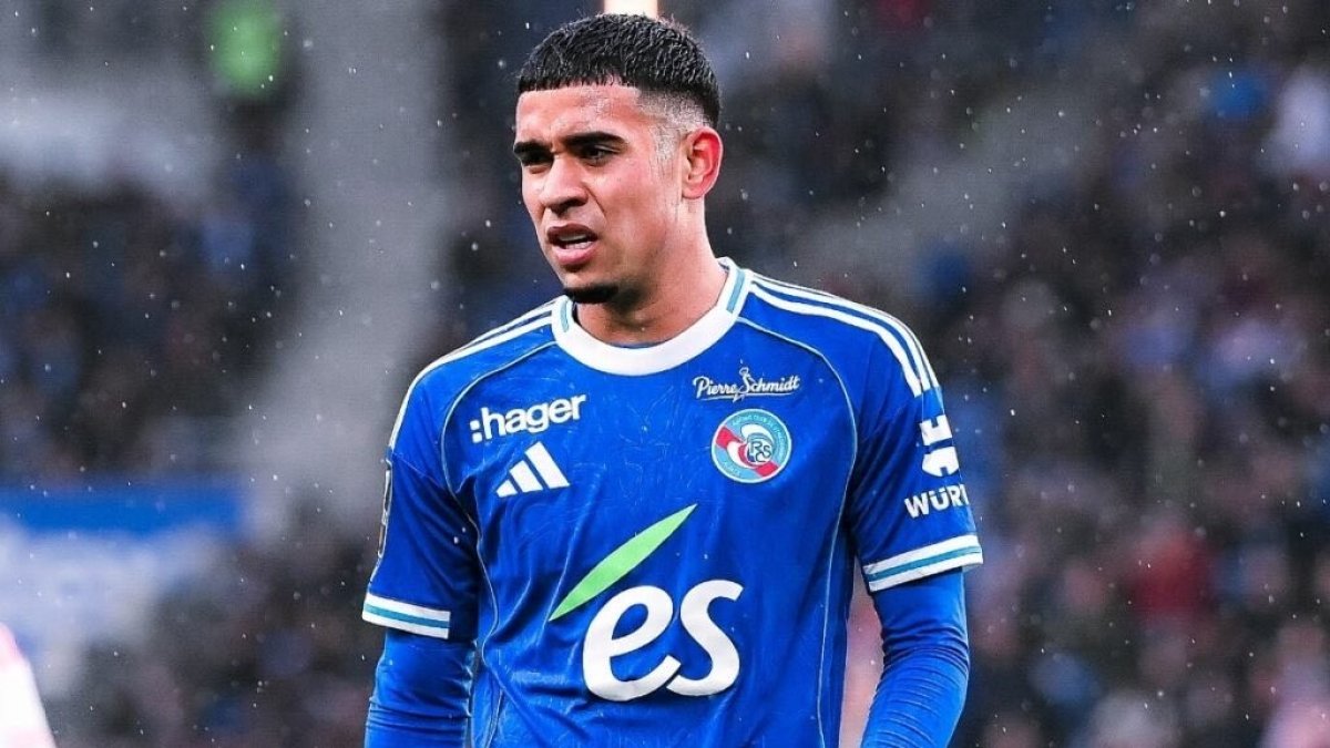 Kendry Páez en uno de los partidos con la camiseta de Estrasburgo.