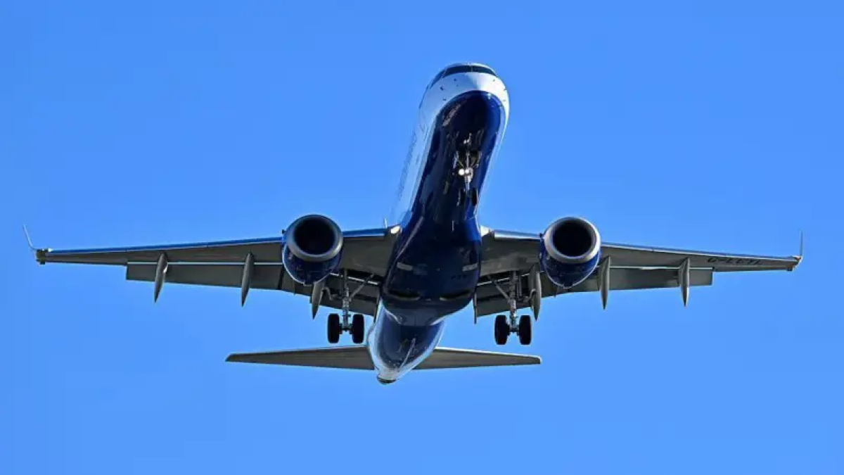 La Dirección General de Aviación Civil (DGAC) informó que el espacio aéreo de Ecuador se encuentra operando con normalidad y bajo estándares de seguridad