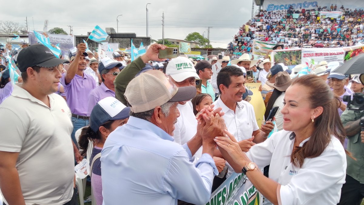 Arribo de la prefecta Aguiñaga al estado Los Daulis