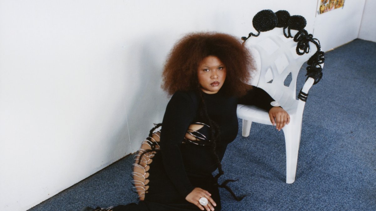 Migró siendo niña, creció entre vitrinas europeas y hoy trabaja para las grandes ligas de la moda.