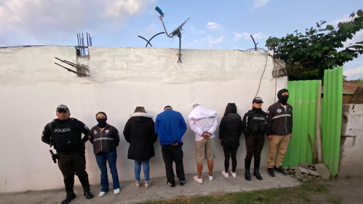 Operativo policial en Tumbaco: detienen a cuatro personas por extorsión a comerciantes.