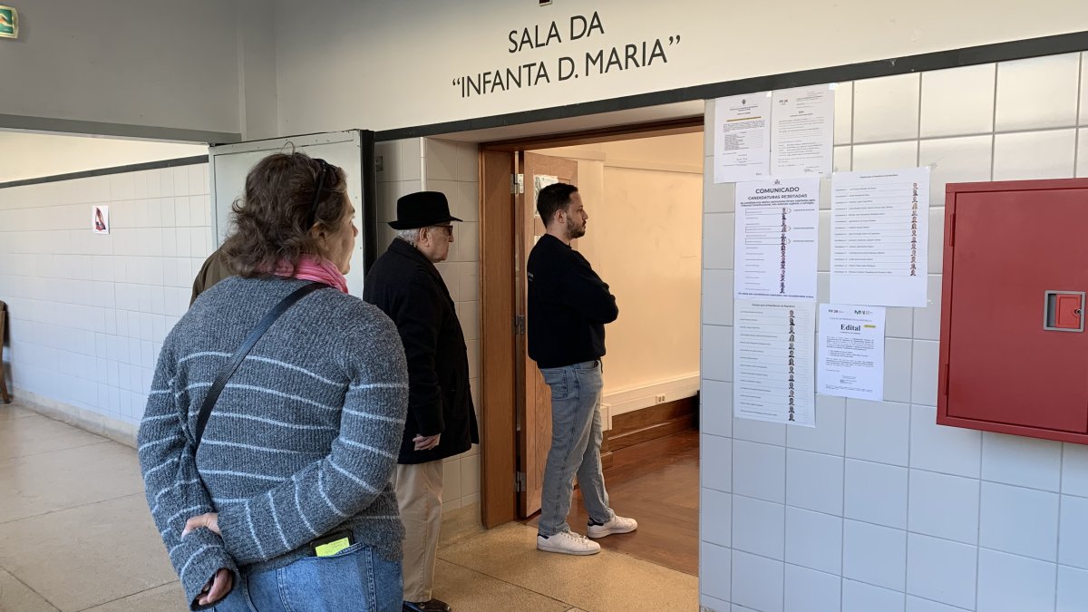 Candidatos socialista y ultraderechista irán a la segunda vuelta en Portugal.