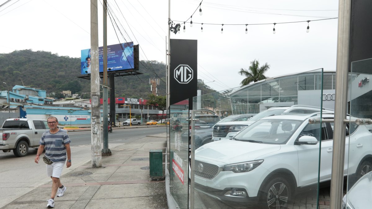 Una de las concesionarias, en Guayaquil, que vende carros de origen de Europa.