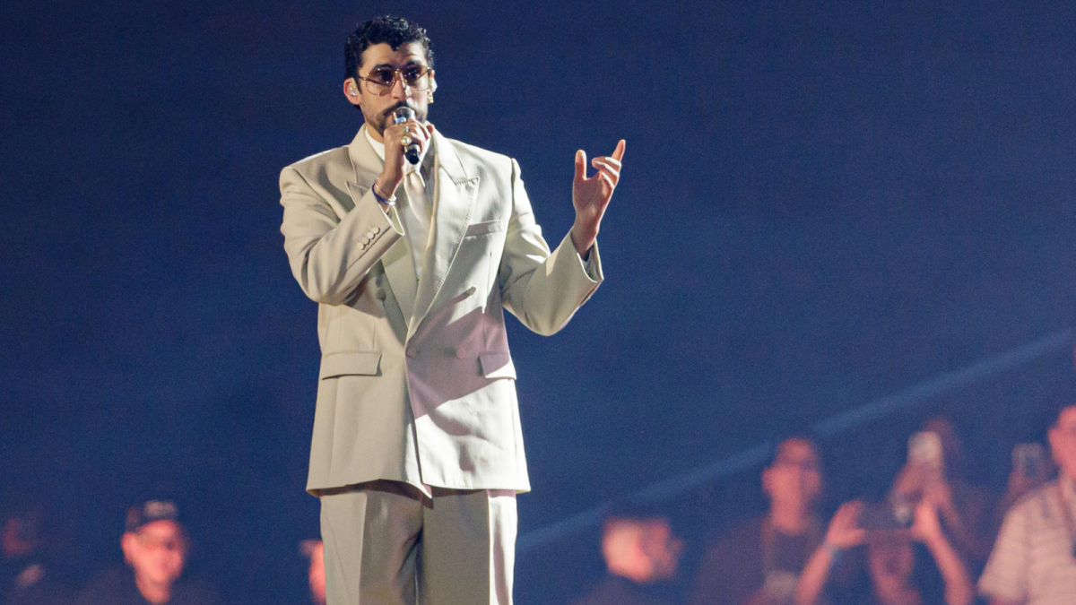 Bad Bunny durante su show en Lima, parte de su gira mundial ‘Debí tirar más fotos’