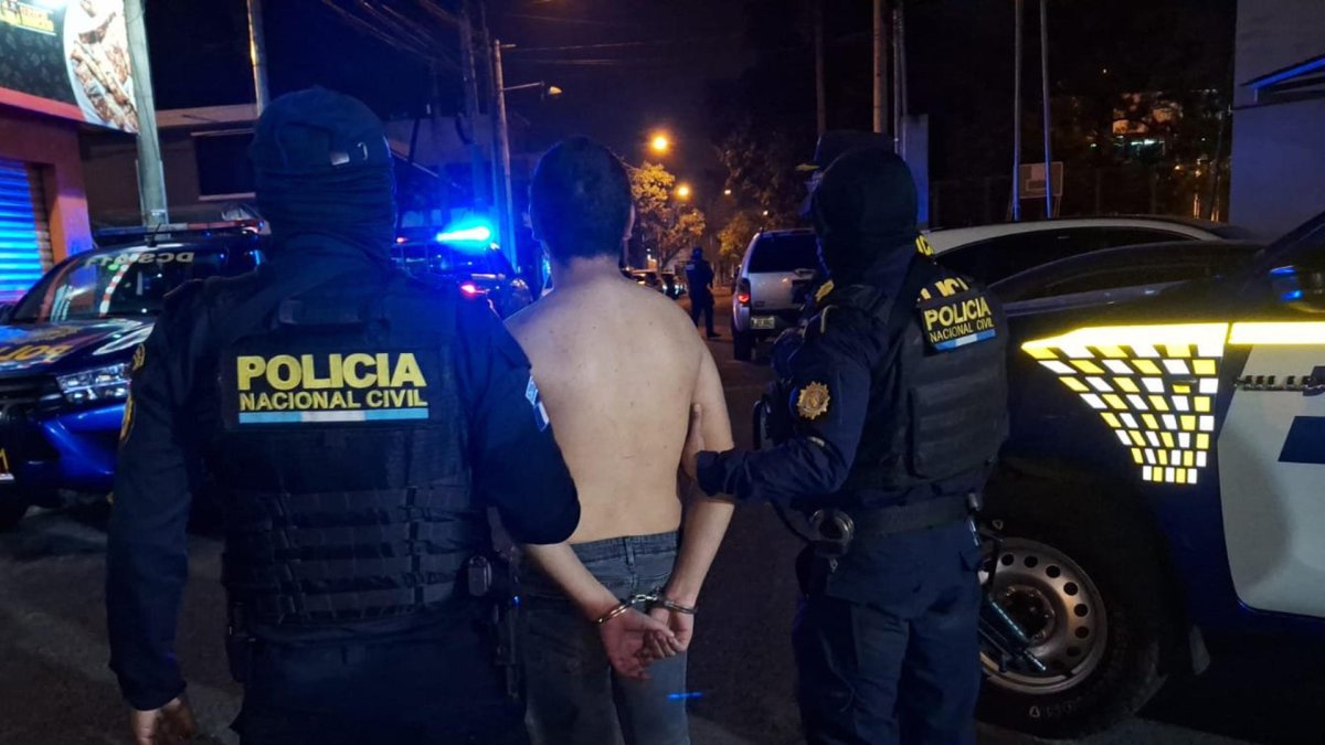 Policía Nacional Civil de Guatemala tras la captura de Harol Yeraldo Salguero Morales, de 19 años, responsable de la muerte de dos policías este domingo.