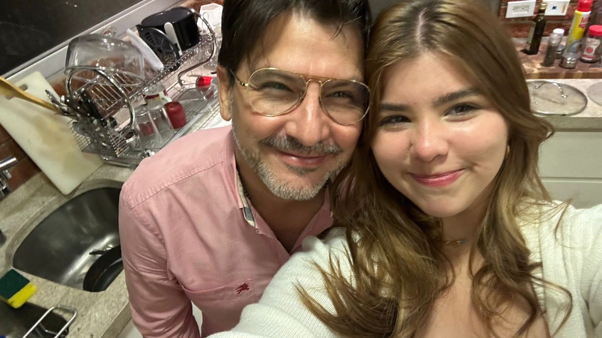 Rafaella con su padre, Xavier Pimentel.