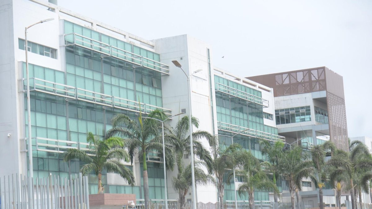 Vista de la fachada del Hospital Guasmo Sur.