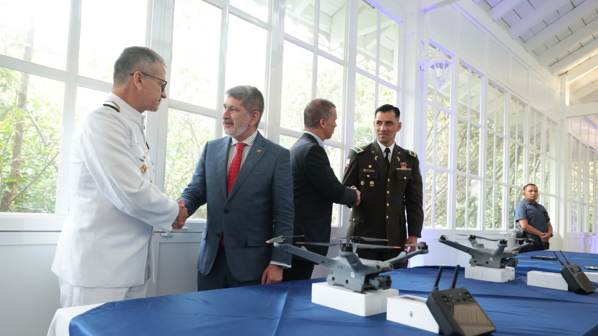 En la inauguración del Centro de Fusión de Inteligencia Ecuatoriano-Europeo se entregaron drones.