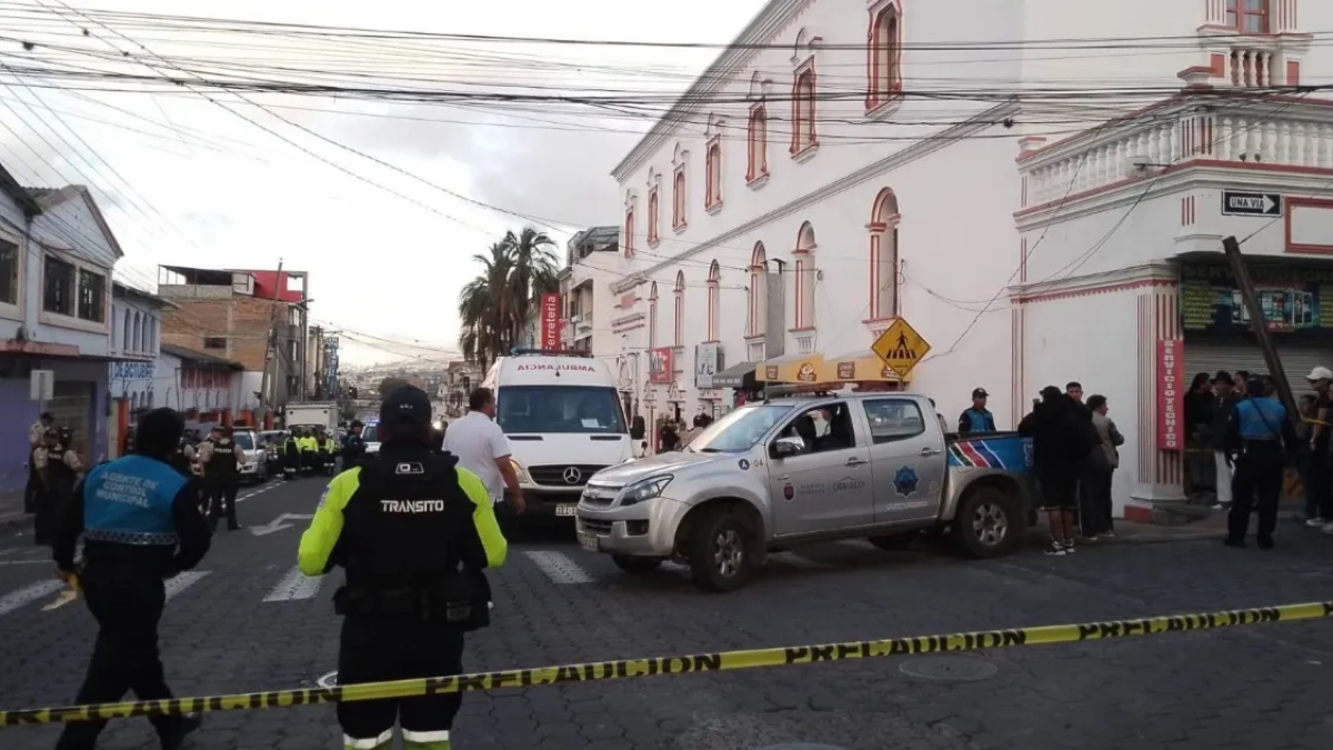 En Otavalo se registró un doble crimen en un local del centro.