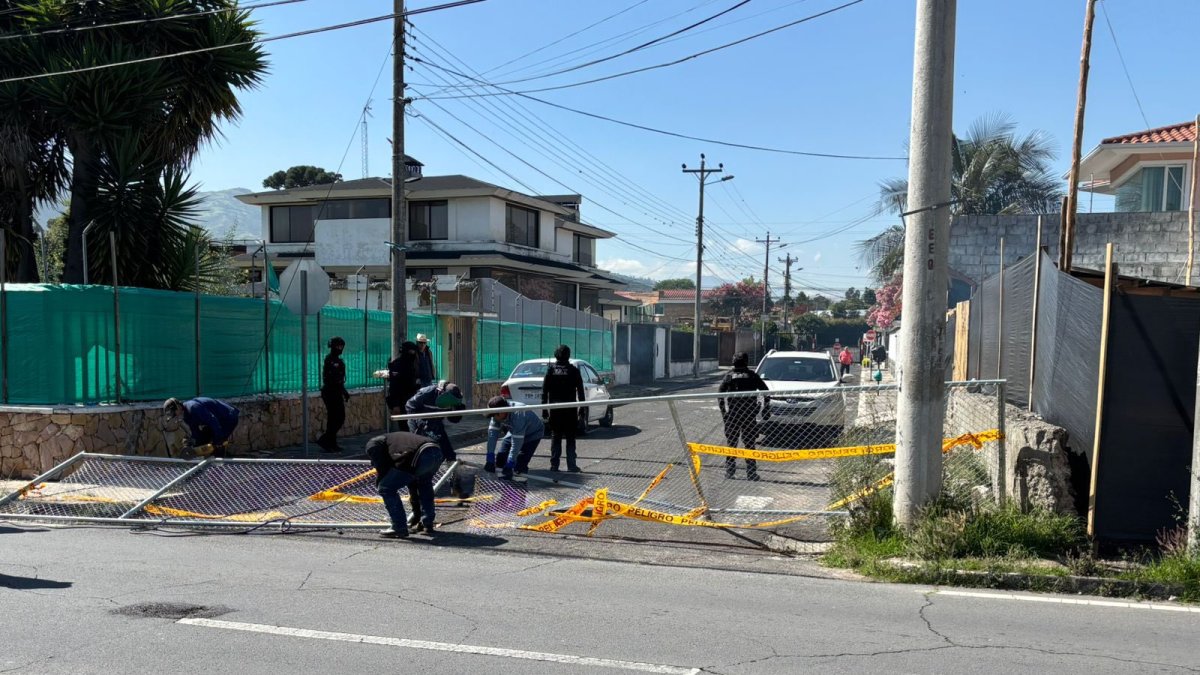 El retiro de las vallas se realizó con la participación de más de 40 funcionarios del Municipio y de la Policía Nacional.