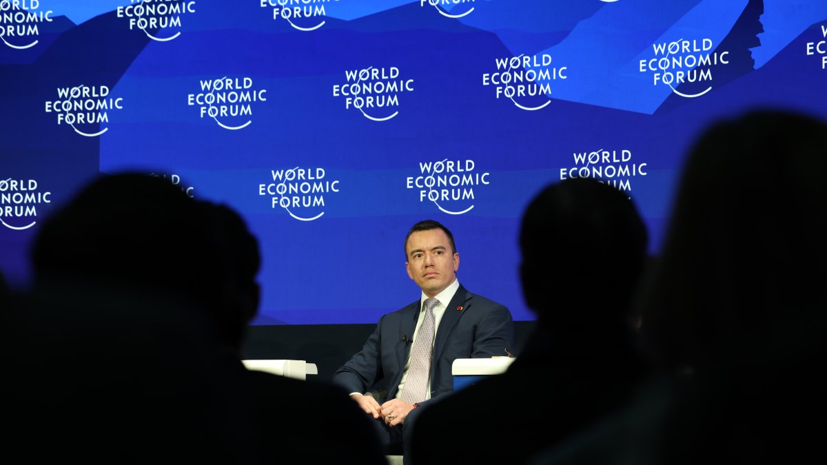 En el Foro Económico Mundial de Davos 2026, Daniel Noboa sostuvo que el país atraviesa una de sus etapas más favorables en materia de reducción de pobreza.