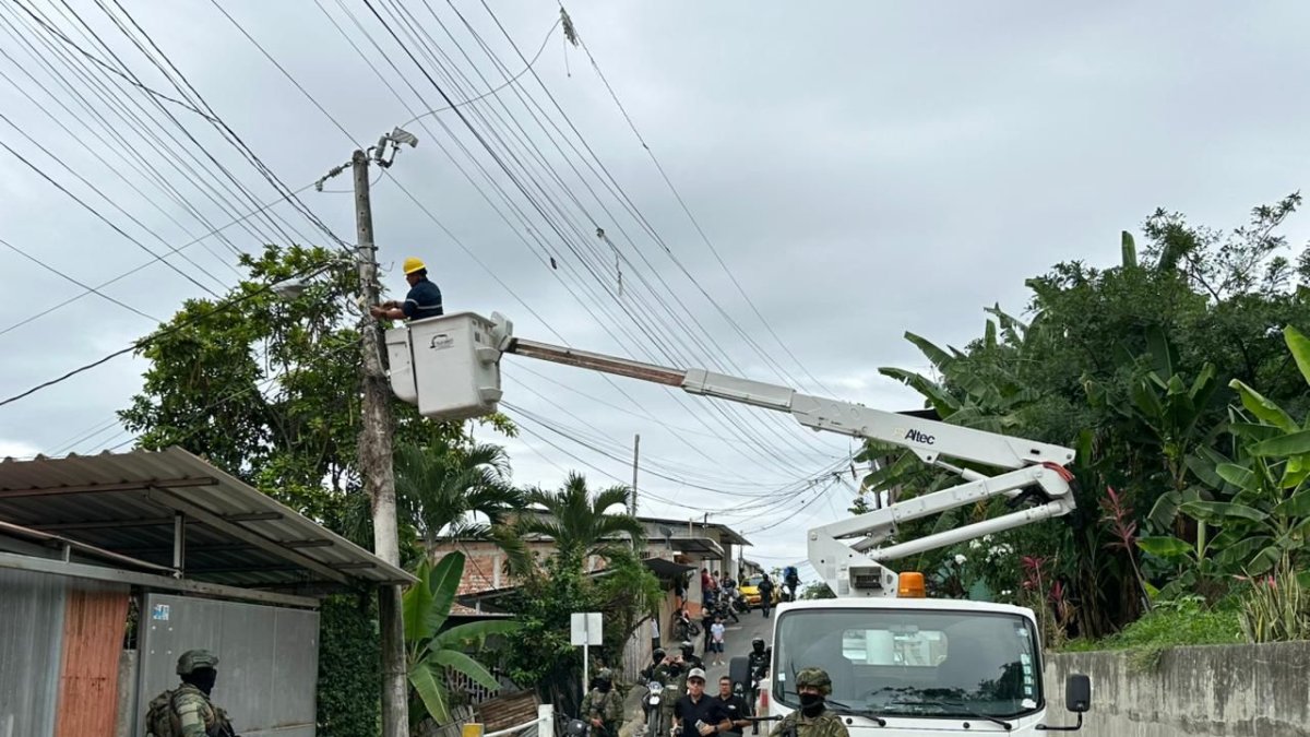 Miembros de las Fuerzas Armadas ejecutaron operaciones de seguridad en distintos puntos de Manabí.